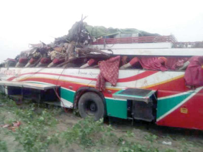 11 killed 26 injured as bus rams into tractor trolley 11 killed 26 injured as bus rams into tractor trolley