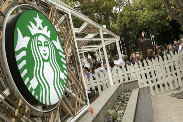 people queue during the official opening of south africa 039 s first starbucks store in johannesburg on april 21 2016 photo afp