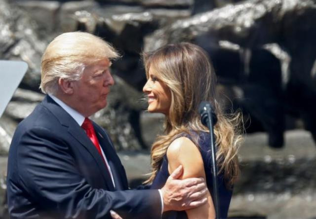 u s president donald trump holds first lady melania trump before trump 039 s public speech in front of the warsaw uprising monument at krasinski square in warsaw poland july 6 2017 photo reuters u s president donald trump holds first lady melania trump before trump 039 s public speech in front of the warsaw uprising monument at krasinski square in warsaw poland july 6 2017 photo reuters