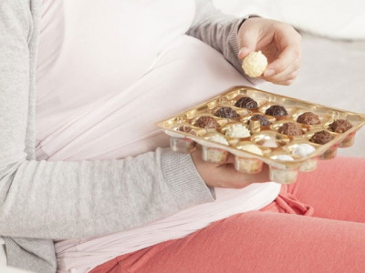 mom s sweet tooth may be linked to child s allergies