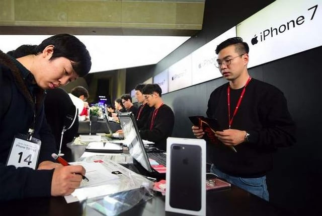 people buy new iphone models at a telecom shop in seoul photo afp people buy new iphone models at a telecom shop in seoul photo afp
