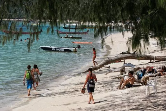 tourists enjoy on a beach at the island of koh tao surat thani province thailand september 19 2014 photo reuters tourists enjoy on a beach at the island of koh tao surat thani province thailand september 19 2014 photo reuters