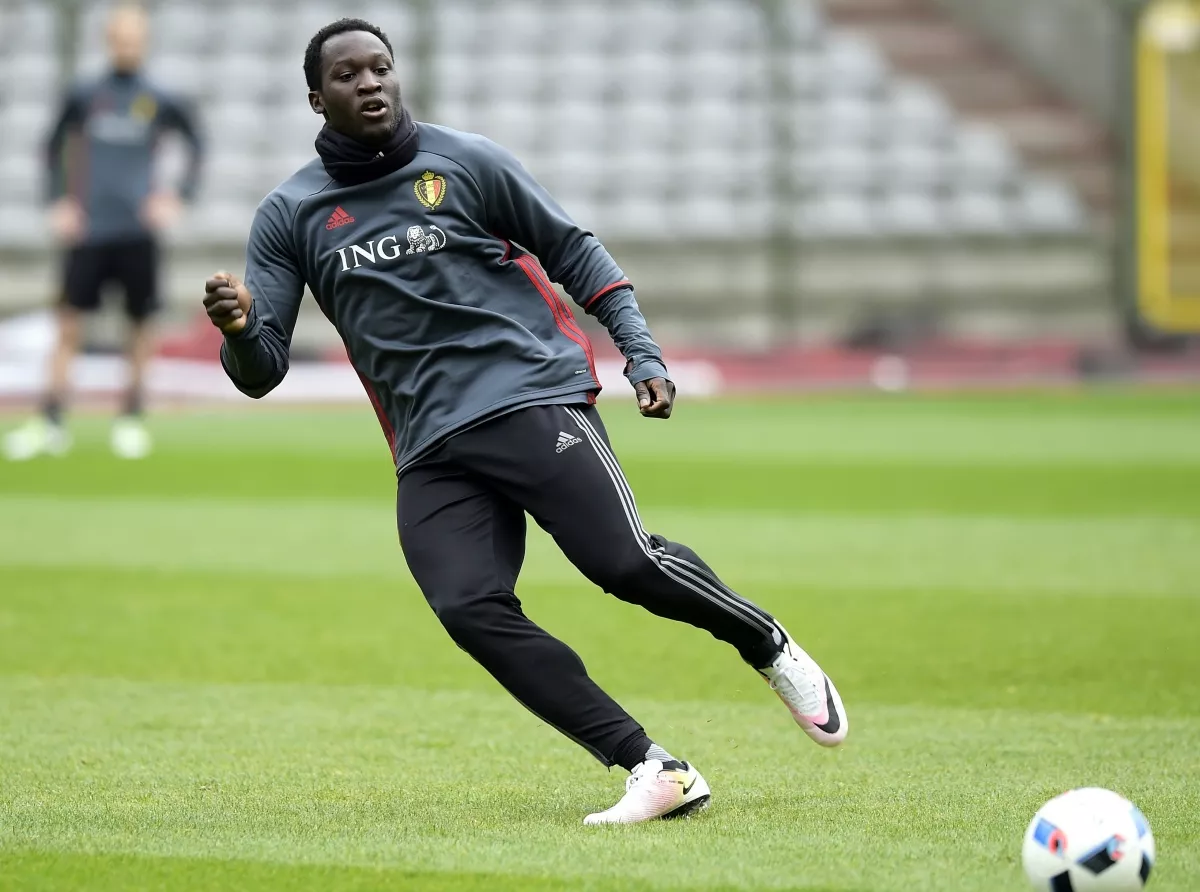 off the field camaraderie according to british media reports the decisive factor in lukaku 039 s head being turned towards united and not a return to the club he idolised as a schoolboy chelsea were pogba and their agent mino raiola photo afp off the field camaraderie according to british media reports the decisive factor in lukaku 039 s head being turned towards united and not a return to the club he idolised as a schoolboy chelsea were pogba and their agent mino raiola photo afp