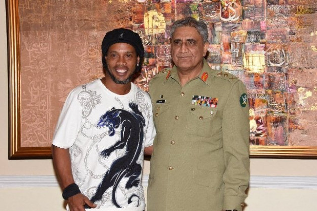 coas gen qamar javed bajwa with football legend ronaldinho photo ispr coas gen qamar javed bajwa with football legend ronaldinho photo ispr