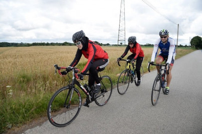 afghan cycling sisters take refuge in home of grand boucle afghan cycling sisters take refuge in home of grand boucle