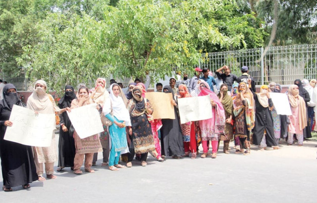 teachers protest in favour of their demands photo online teachers protest in favour of their demands photo online