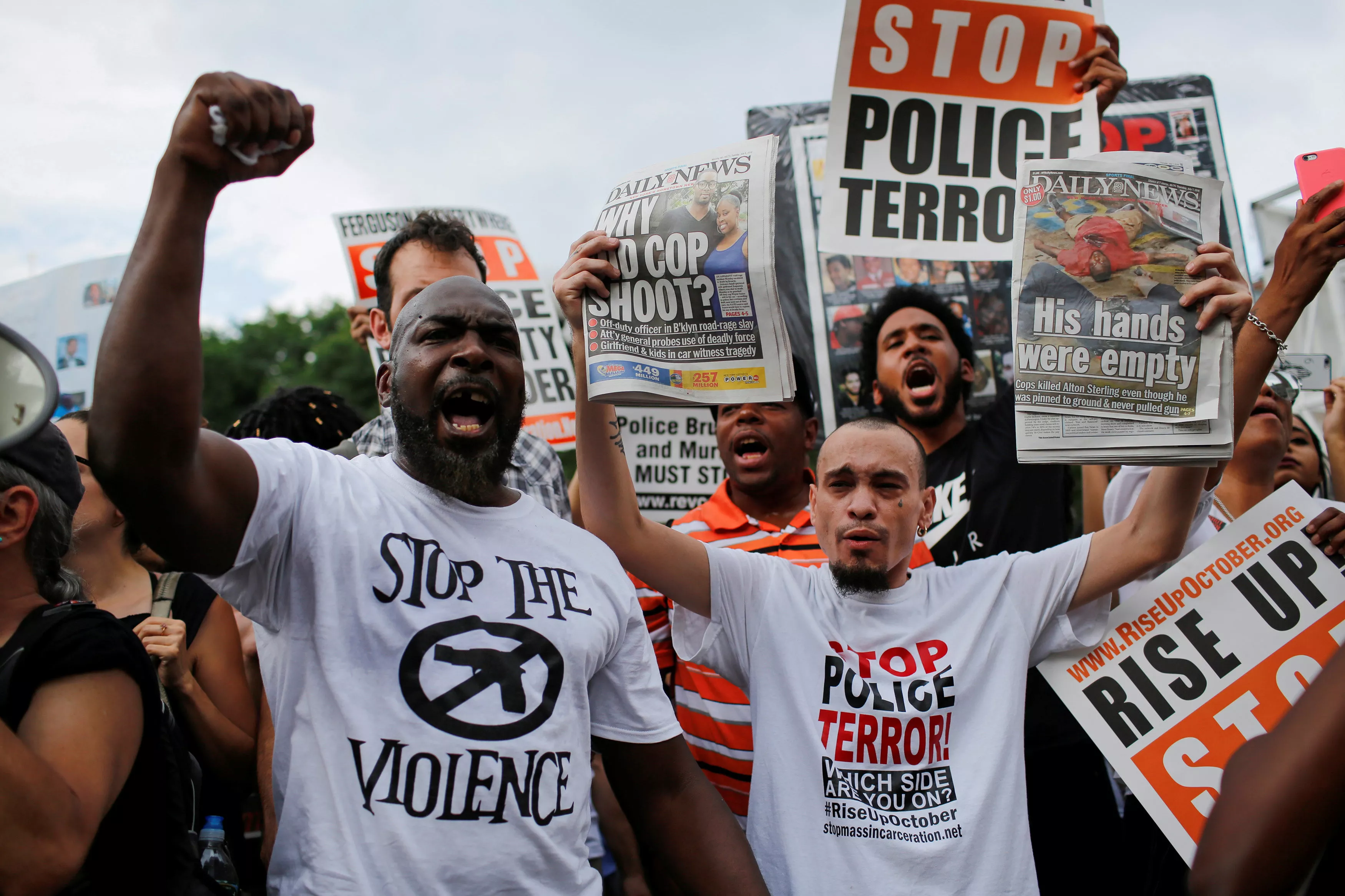 people shout slogans against police as they take part in a protest against the killings of alton sterling and philando castile photo afp people shout slogans against police as they take part in a protest against the killings of alton sterling and philando castile photo afp