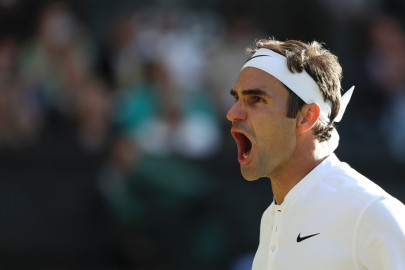 federer favourite to win wimbledon after murray djokovic exit