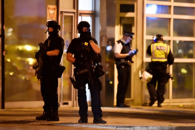 london police arrests teenager involved in acid attacks photo reuters london police arrests teenager involved in acid attacks photo reuters