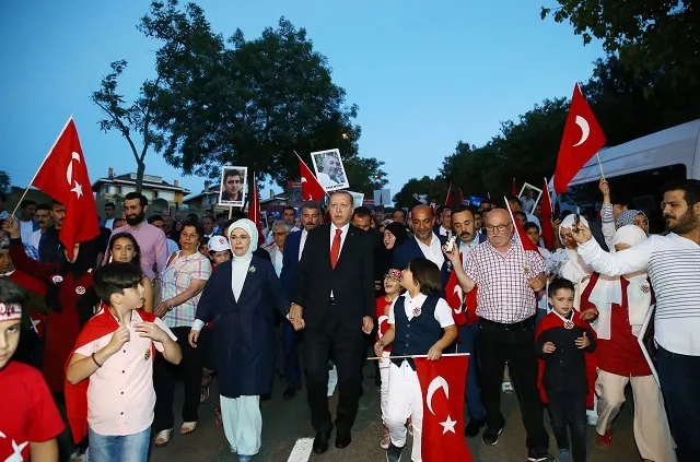 turkish presidential press service shows turkey 039 s president recep tayyip erdogan c and his wife emine erdogan c l as they walk to a ceremony site on july 15 martyrs bridge quot bosphorus bridge in istanbul photo afp turkish presidential press service shows turkey 039 s president recep tayyip erdogan c and his wife emine erdogan c l as they walk to a ceremony site on july 15 martyrs bridge quot bosphorus bridge in istanbul photo afp