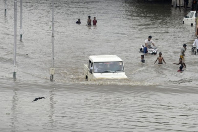 4 killed 6 missing in india s gujarat amid monsoon floods 4 killed 6 missing in india s gujarat amid monsoon floods