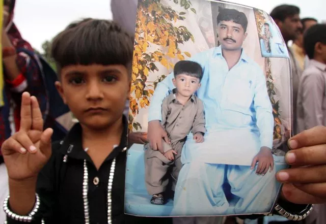 the protesters marched for 11 days on foot from hyderabad to karachi photo athar khan express the protesters marched for 11 days on foot from hyderabad to karachi photo athar khan express