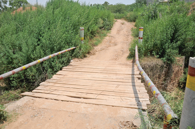 the broken precarious bridge in the park while chinkara deer have little water on hot days a broken fence to keep peacocks in photos agha mehroze express