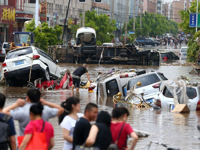 this photo taken on july 14 2017 shows people looking at submerged cars in a flooded street in yongji a county under the administration of the city of jilin in northeast china 039 s jilin province photo afp this photo taken on july 14 2017 shows people looking at submerged cars in a flooded street in yongji a county under the administration of the city of jilin in northeast china 039 s jilin province photo afp