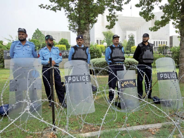 policemen stand guard outside the supreme court building photo reuters policemen stand guard outside the supreme court building photo reuters