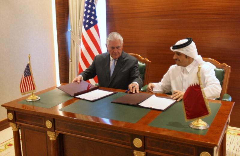 qatar 039 s foreign minister sheikh mohammed bin abdulrahman al thani r and u s secretary of state rex tillerson sign a memorandum of understanding in doha qatar photo reuters