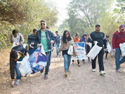 volunteers pick trash from margalla hills hiking trails volunteers pick trash from margalla hills hiking trails