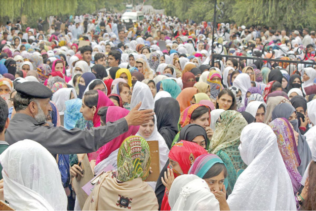 people come to appear for entrance test at ayub medical college in abbottabad photo online people come to appear for entrance test at ayub medical college in abbottabad photo online