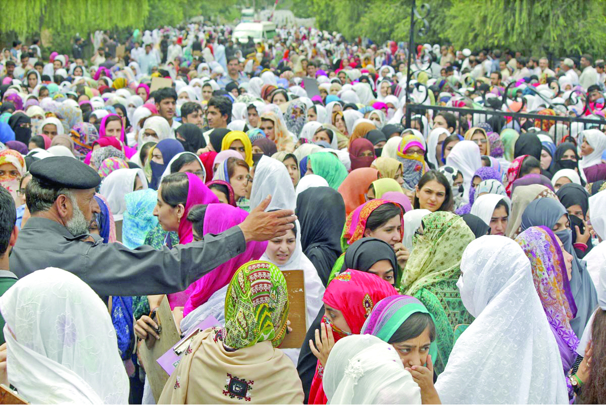 people come to appear for entrance test at ayub medical college in abbottabad photo online