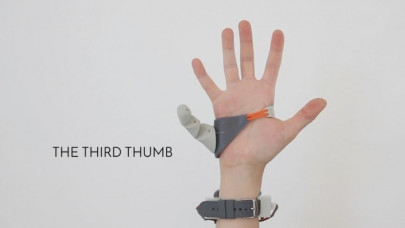 digital revolution student touts prosthetic third thumb digital revolution student touts prosthetic third thumb