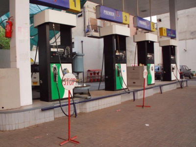 pakistanis distressed as pumps run out of fuel
