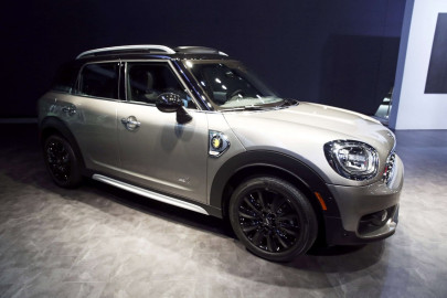bmw says electric version of mini to be built in oxford