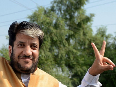 indian forces arrest shabbir shah in srinagar indian forces arrest shabbir shah in srinagar