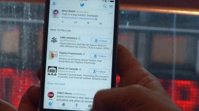 twitter dives growth stall highlights contrast with facebook twitter dives growth stall highlights contrast with facebook