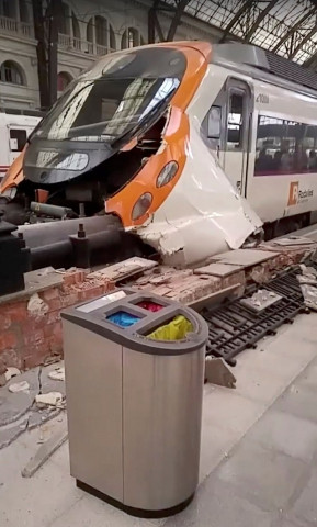 a commuter train is seen crashed into a railway buffer in barcelona 039 s francia station spain july 28 2017 in this still image from a video obtained from social media photo reuters a commuter train is seen crashed into a railway buffer in barcelona 039 s francia station spain july 28 2017 in this still image from a video obtained from social media photo reuters