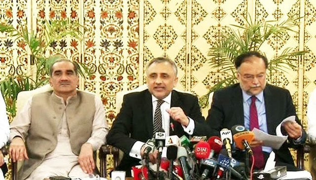 pml n leaders address a press conference in islamabad following panamagate case verdict on friday july 28 2017 screengrab pml n leaders address a press conference in islamabad following panamagate case verdict on friday july 28 2017 screengrab