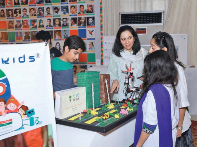 students display their creative project at a stall photo express students display their creative project at a stall photo express