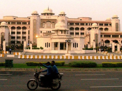 race to pm house begins