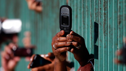 mobile phone subscribers reach close to 140m