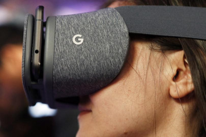 google releases daydream vr for samsung s8 s8 plus