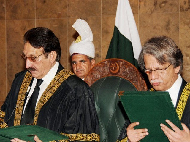 chief justice of pakistan justice iftikhar muhammad chaudhry administers oath to justice azmat saeed as a judge of the supreme court of pakistan photo nni chief justice of pakistan justice iftikhar muhammad chaudhry administers oath to justice azmat saeed as a judge of the supreme court of pakistan photo nni