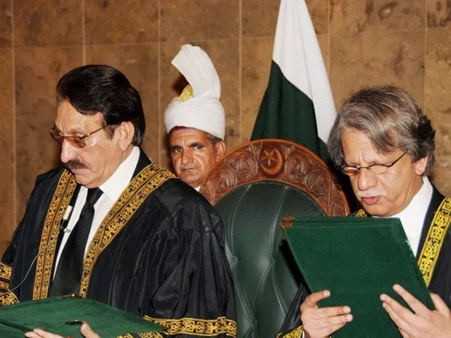chief justice of pakistan justice iftikhar muhammad chaudhry administers oath to justice azmat saeed as a judge of the supreme court of pakistan photo nni chief justice of pakistan justice iftikhar muhammad chaudhry administers oath to justice azmat saeed as a judge of the supreme court of pakistan photo nni