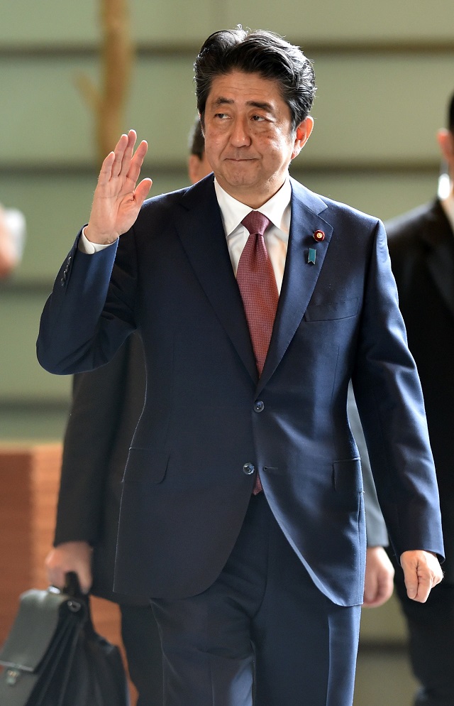 japan 039 s prime minister shinzo abe arrives at his official residence to attend a cabinet meeting in tokyo on august 3 2017 abe will shake up his cabinet on august 3 as public support plummets after a series of scandals photo afp