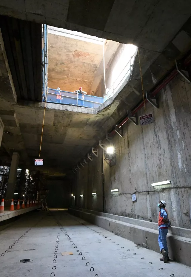 indonesian workers are seen at the construction site of the mass rapid transport mrt in jakarta on august 3 2017 jakarta 039 s first mrt project is nearing completion giving one of the world 039 s most congested cities a glimpse of hope for its mobility photo afp indonesian workers are seen at the construction site of the mass rapid transport mrt in jakarta on august 3 2017 jakarta 039 s first mrt project is nearing completion giving one of the world 039 s most congested cities a glimpse of hope for its mobility photo afp