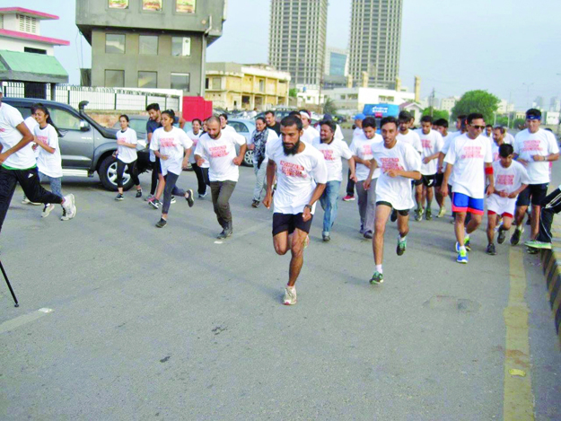 a large number of youngsters participated in the run to create awareness about mental health photo karwan e hayat