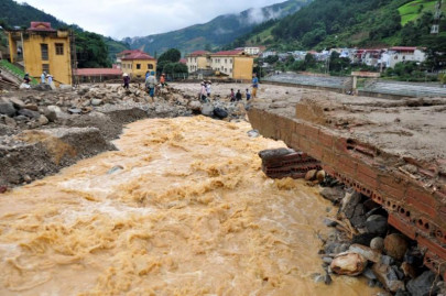 floods landslides kill 26 in vietnam
