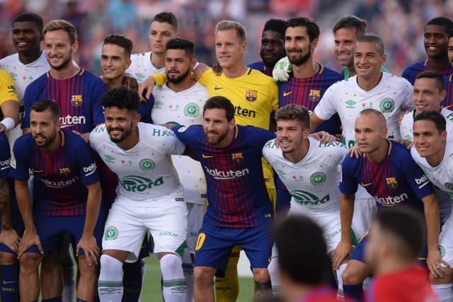 barcelona and chapecoense players pose before the 52nd joan gamper trophy friendly football match between barcelona fc and chapecoense at the camp nou stadium in barcelona on august 7 2017 photo afp barcelona and chapecoense players pose before the 52nd joan gamper trophy friendly football match between barcelona fc and chapecoense at the camp nou stadium in barcelona on august 7 2017 photo afp