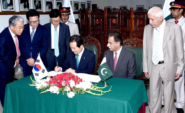 speaker of the national assembly of south korea called on prime minister khaqan abbasi at pm house on tuesday where the dignitaries of both country emphasized on the need for increase in bi lateral trade photo pid speaker of the national assembly of south korea called on prime minister khaqan abbasi at pm house on tuesday where the dignitaries of both country emphasized on the need for increase in bi lateral trade photo pid