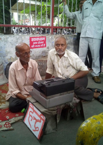 indian street typist kishan kumar l poses with an unidentified man r and his new typewriter on a street in lucknow on september 22 2015 photo afp indian street typist kishan kumar l poses with an unidentified man r and his new typewriter on a street in lucknow on september 22 2015 photo afp