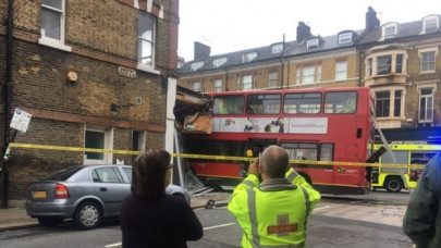 london double decker bus crashes into building passengers injured