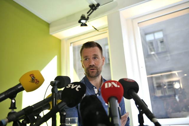 swede johan gustafsson gives a press conference at the swedish library association in stockholm on august 10 2017 johan gustafsson was freed in june 2017 after being held hostage by al qaeda in mali since 2011 photo afp