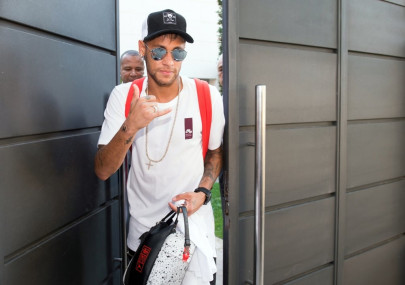 debut in doubt psg yet to receive transfer certificate for neymar