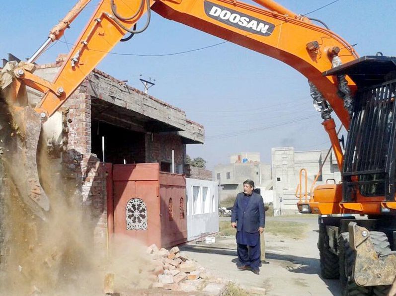 sbca workers attacked while razing building