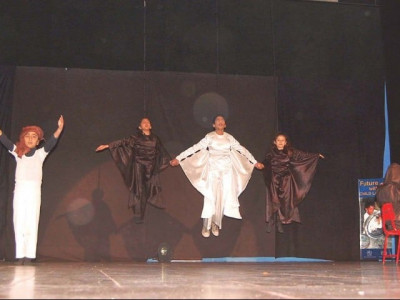 street children perform tableaus street children perform tableaus