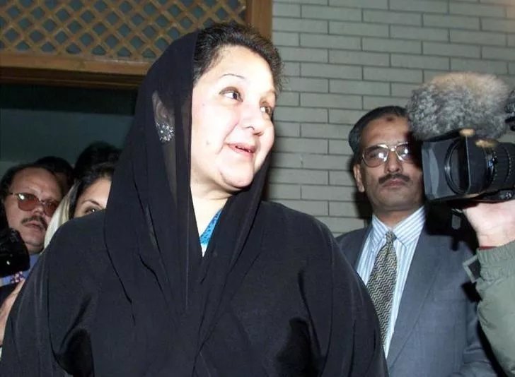 in this file photo kulsoom nawaz wife of nawaz sharif leaves her islamabad residence prior to departing the country december 10 2000 photo reuters in this file photo kulsoom nawaz wife of nawaz sharif leaves her islamabad residence prior to departing the country december 10 2000 photo reuters