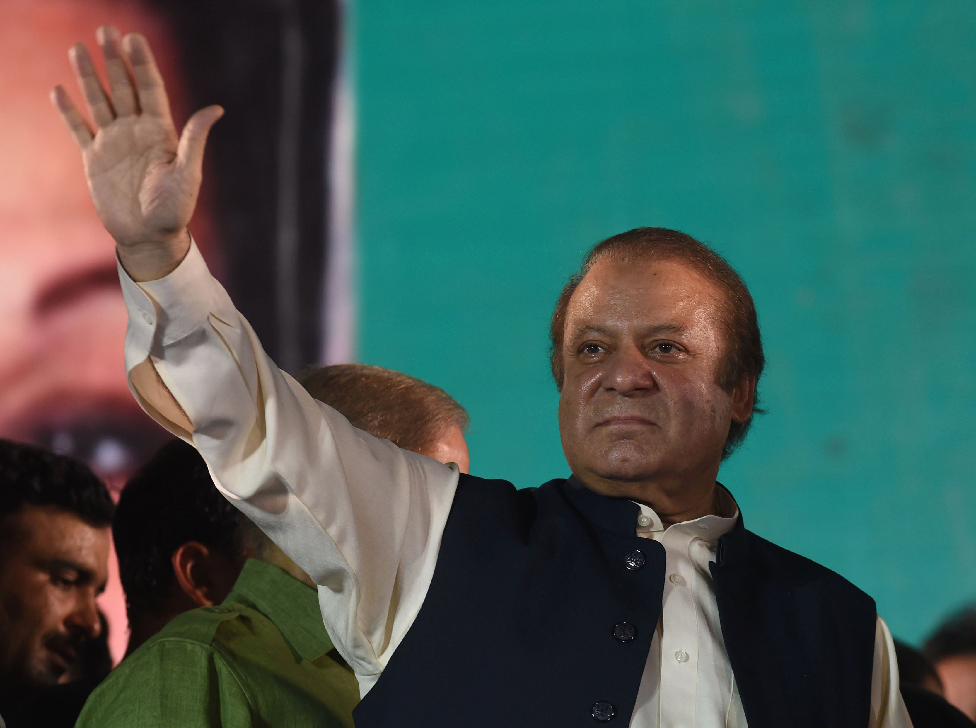 sharif urges supporters to brace up for revolution
